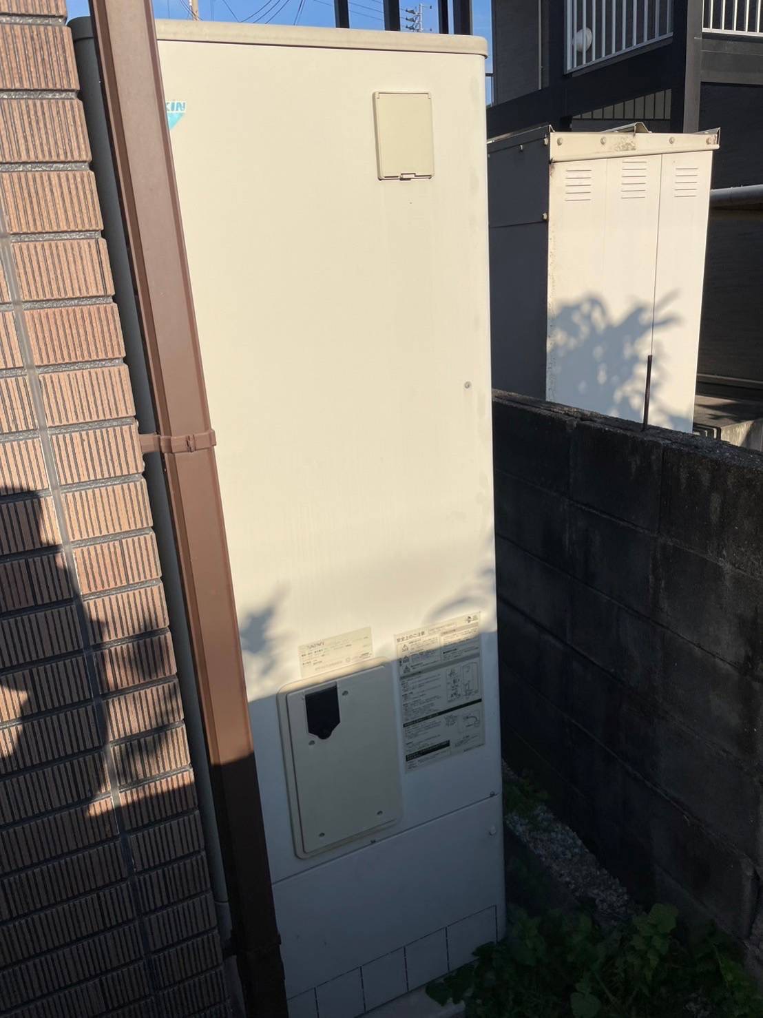 20250825B強い日差しでタンク外装が劣化！夏場の給湯器交換工事
